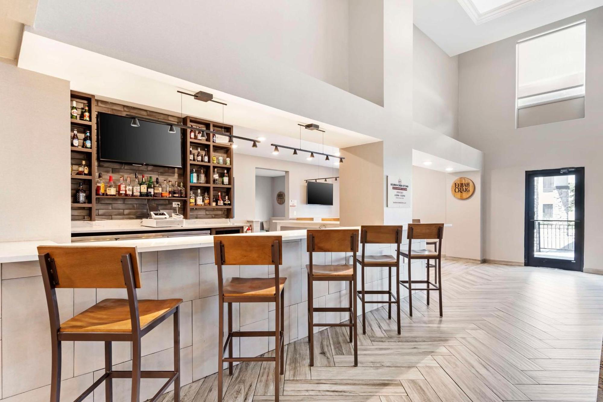 Best Western Plus Bourbonnais Hotel & Suites Экстерьер фото