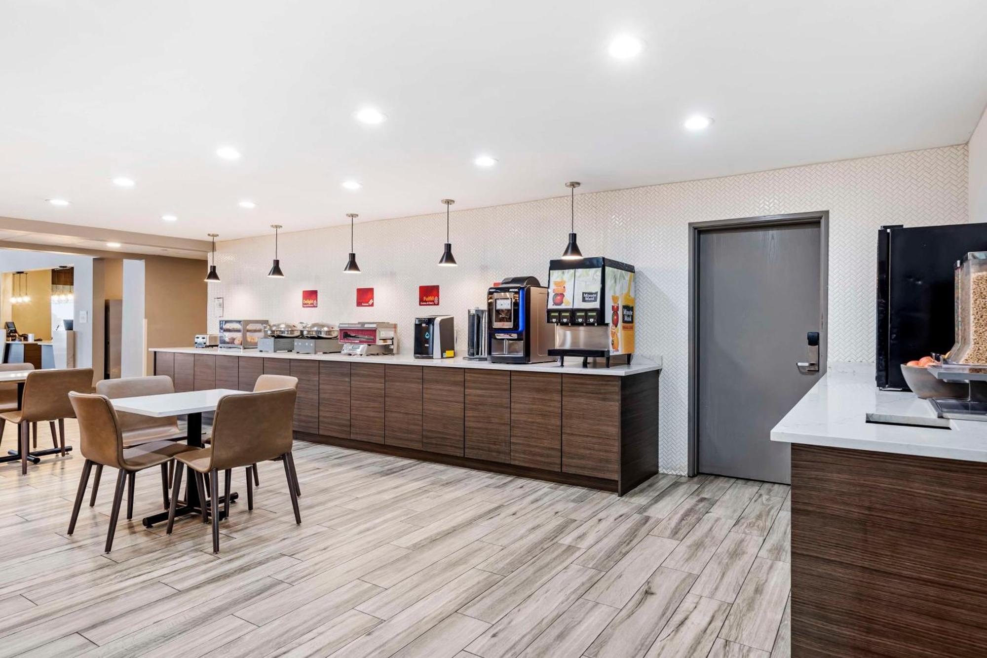 Best Western Plus Bourbonnais Hotel & Suites Экстерьер фото