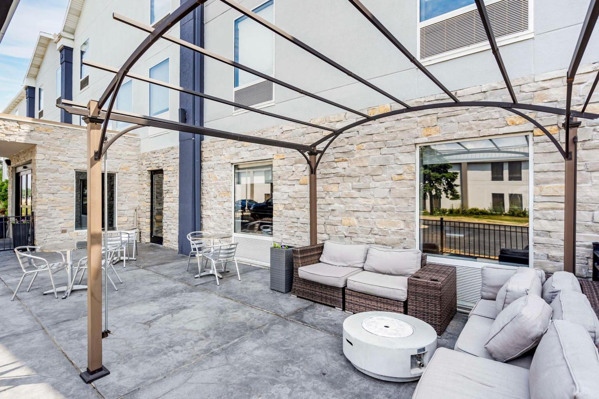 Best Western Plus Bourbonnais Hotel & Suites Экстерьер фото